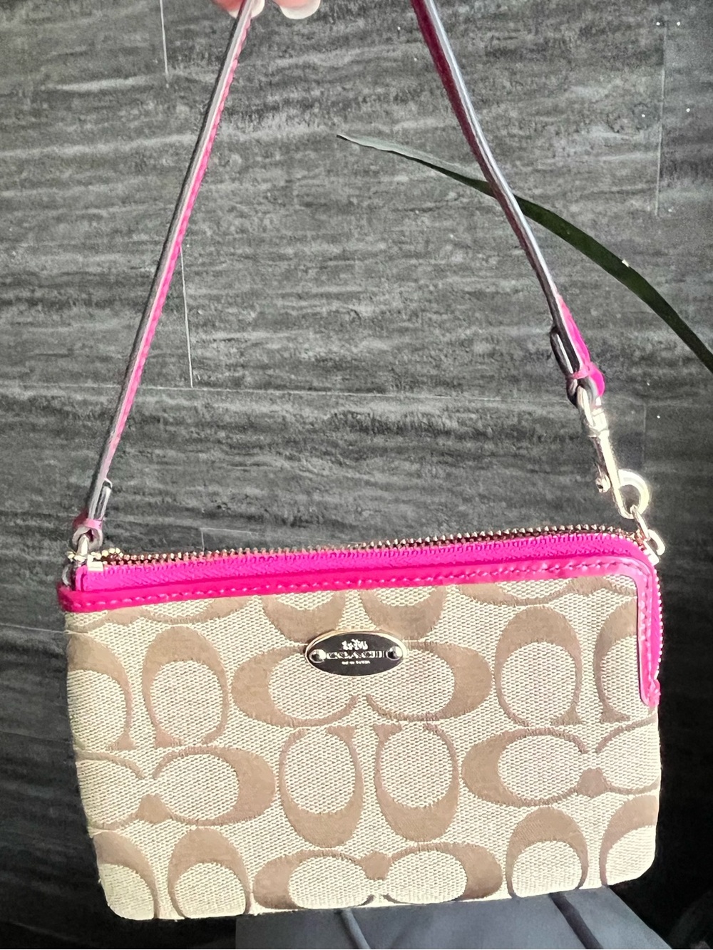 Coach Signature Corner Zip Wristlet Khaki/Pink Signature Canvas -  NWOT 6.3/8”